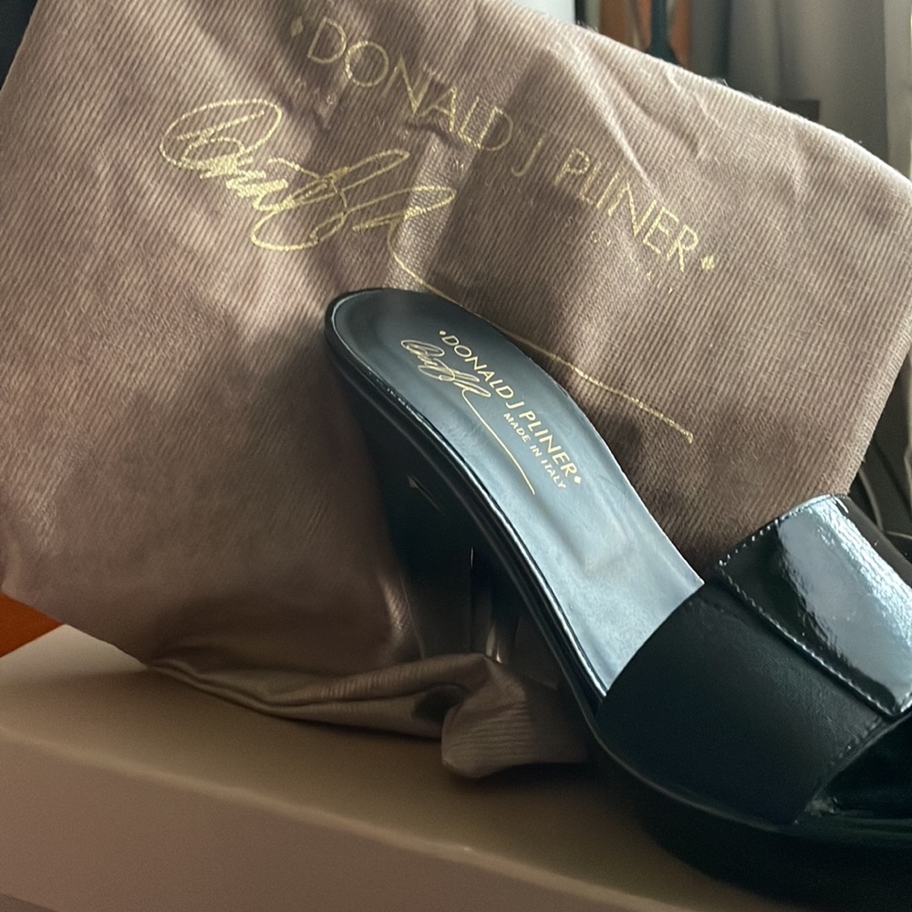 Donald J Pliner Gianna shoes - Picture 6 of 6